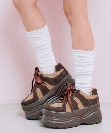 OLIVE des OLIVE(オリーブ デ オリーブ) サテンリボン厚底スニーカー