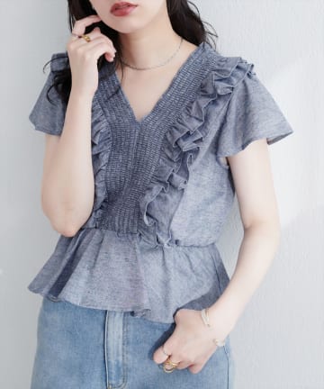 natural couture(ナチュラルクチュール) 【WEB限定】シャーリングペプラムブラウス