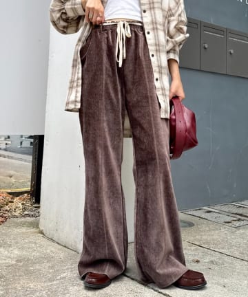 【スタイルアップ】紐ベルト付きベロアフレアパンツ