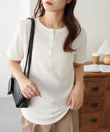 DISCOAT(ディスコート) 【WEB限定】ジャガードリングドット半袖Tシャツ