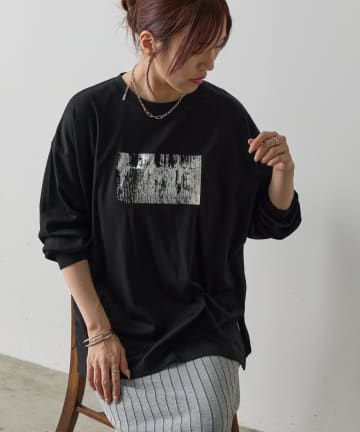 COLONY 2139(コロニー トゥーワンスリーナイン) 箔プリント袖リブ長袖Tシャツ