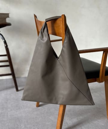 LOCUST(ローカスト) 【軽量＆大容量 】サンカクトート