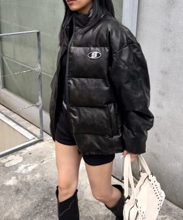 WHO’S WHO gallery(フーズフーギャラリー) 【UNISEX/サイズ展開あり】Sロゴヴィンテージライク中綿レザーブルゾン