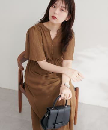 natural couture(ナチュラルクチュール) 総プリーツフレア袖ワンピース