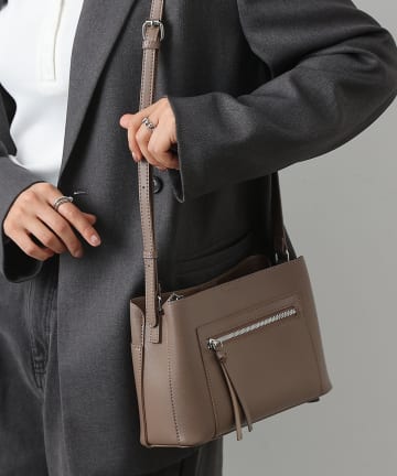 フロントポケットショルダーバッグ