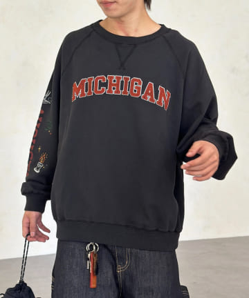 CPCM(シーピーシーエム) 落書き刺繍カレッジロゴスウェット