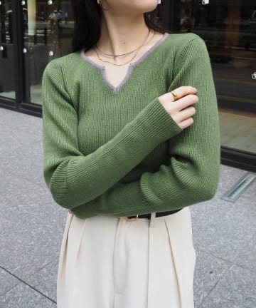 Thevon.(ゼヴォン) バイカラーキーネックリブニット