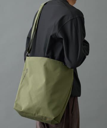 【超軽量190g】撥水ナイロンファスナーショルダーバッグ