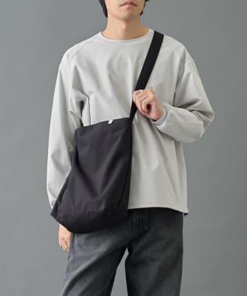 COLONY 2139(コロニー トゥーワンスリーナイン) 【超軽量190g】撥水ナイロンファスナーショルダーバッグ