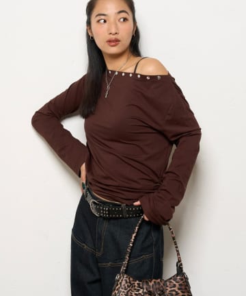 WHO’S WHO gallery(フーズフーギャラリー) ワンショルドロストトップス