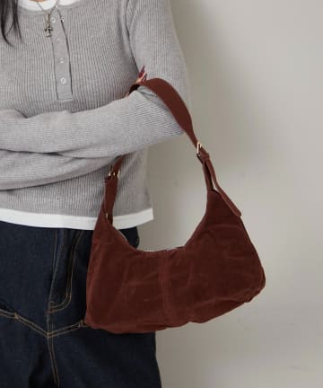 WHO’S WHO gallery(フーズフーギャラリー) スウェードショルダーバッグ