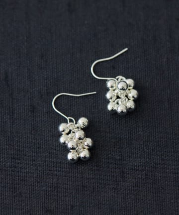 ear PAPILLONNER(イア パピヨネ) つぶつぶブドウピアス