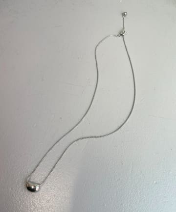 ear PAPILLONNER(イア パピヨネ) 《金属アレルギー対応/ステンレス》ビーンズスライドネックレス