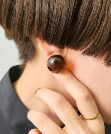 ear PAPILLONNER(イア パピヨネ) アメ玉樹脂ピアス