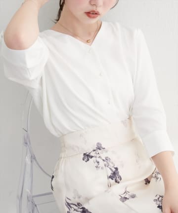 natural couture(ナチュラルクチュール) パール釦Vネック７分袖ブラウス