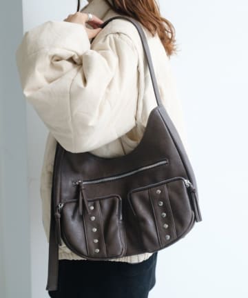 【500mlペットボトル収納可/2WAY】スタッズミドルBAG