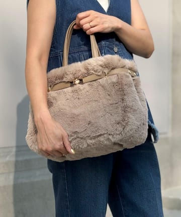 ひねり金具付きファートートバッグ