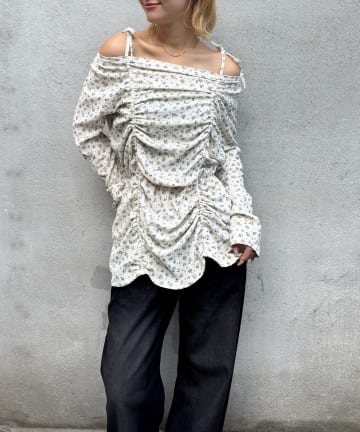 WHO’S WHO gallery(フーズフーギャラリー) 花柄シャーリングチュニックOP