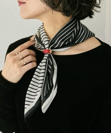 ear PAPILLONNER(イア パピヨネ) レザーリング付き2色ストライプスカーフ