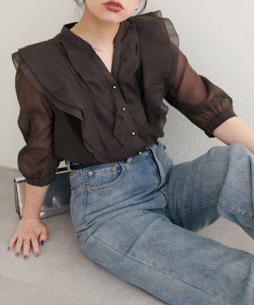 natural couture(ナチュラルクチュール) ラッフルフリルキーネック7分袖ブラウス