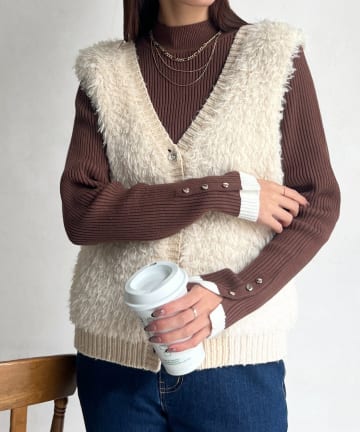 Chez toi(シェトワ) 袖口ボタンハイネックプルオーバー