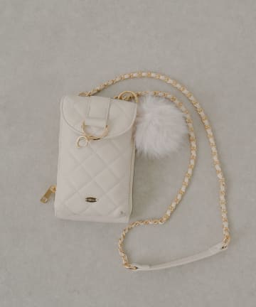 Chico(チコ) ファーチャーム付きキルティングスマホポーチ