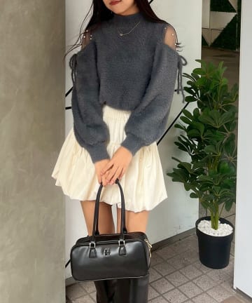 NICE CLAUP / OLIVE des OLIVE OUTLET(ナイスクラップ  / オリーブ デ オリーブ アウトレット) デートや推し活にぴったり【RMAF】着映える♡肌見せパールニット