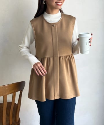Chez toi(シェトワ) ペプラムベスト×ニットプルオーバー