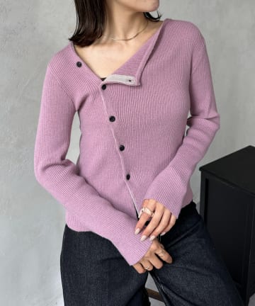 Thevon.(ゼヴォン) アシメネックボタンリブニット