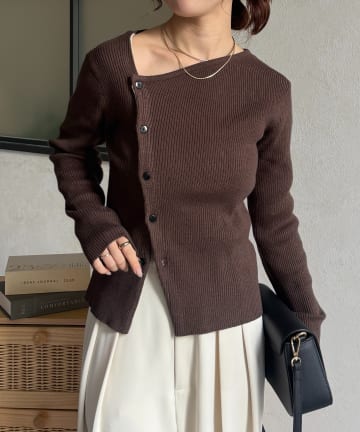 Thevon.(ゼヴォン) アシメネックボタンリブニット