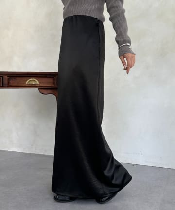 Thevon.(ゼヴォン) サテンIラインスカート