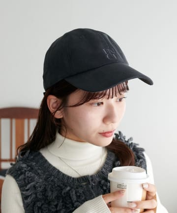 DISCOAT(ディスコート) スクエアロゴ同色刺繍CAP