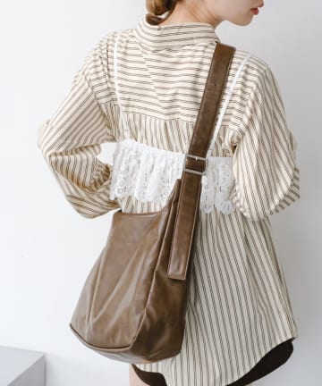 【A4サイズ】レザーショルダーバッグ