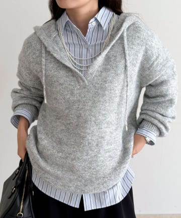 FREDY & GLOSTER(フレディ アンド グロスター) フード付きニットプルオーバー