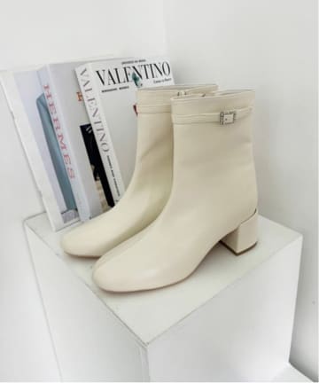 NICE CLAUP / OLIVE des OLIVE OUTLET(ナイスクラップ  / オリーブ デ オリーブ アウトレット) ビジューバックル付きショートブーツ
