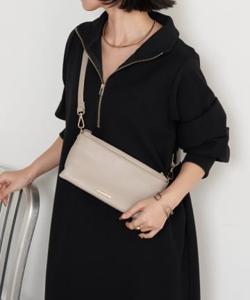 Jena　espace merveilleux(ジェナ　エスパスメルヴェイユ) プレート付本革ミニバッグ