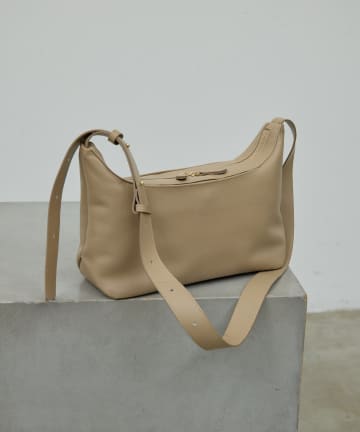 GALLARDAGALANTE(ガリャルダガランテ) 【2.718】撥水レザークロスボディバッグ