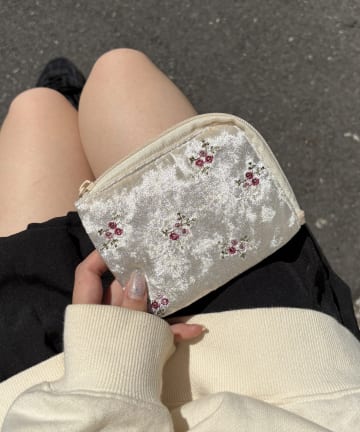 Lattice(ラティス) 花柄ベロアポーチ