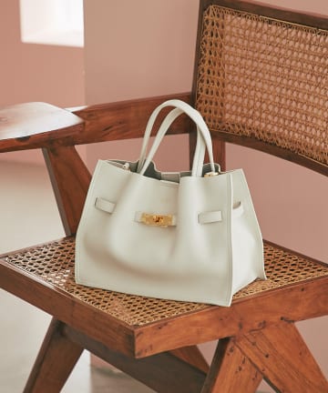 La boutique BonBon(ラブティックボンボン) 【ヴィオラドーロ】イタリアンWフェイス型押しレザートート