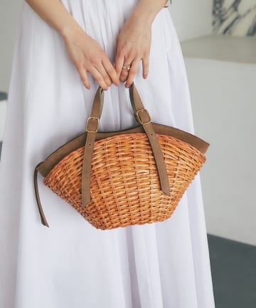 La boutique BonBon(ラブティックボンボン) 【ヴィオラドーロ】スプリットラタンスエードトリミングかごBAG