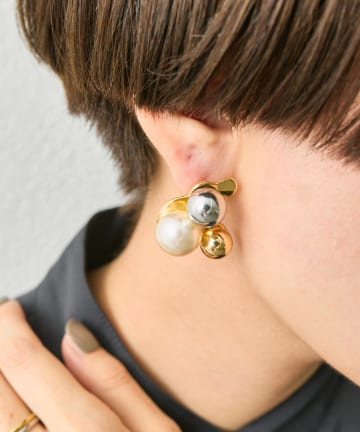 ear PAPILLONNER(イア パピヨネ) アシメパール×ボールピアス