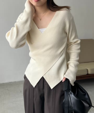 CAPRICIEUX LE'MAGE(カプリシュレマージュ) 【華奢見えが叶う】クロスVネックニット