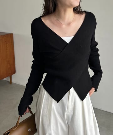 CAPRICIEUX LE'MAGE(カプリシュレマージュ) 【華奢見えが叶う】クロスVネックニット