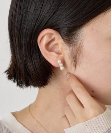 Jena　espace merveilleux(ジェナ　エスパスメルヴェイユ) 3連パールピアス