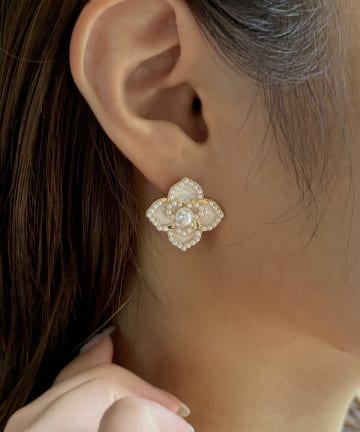 Lattice(ラティス) フラワーパールピアス