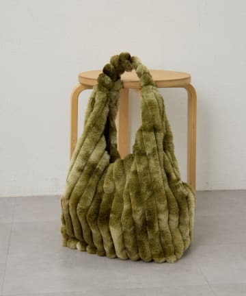 ear PAPILLONNER(イア パピヨネ) 《A4サイズ対応》もこもこファーバッグ