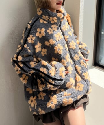 w closet(ダブルクローゼット) 花柄ボアラインブルゾン