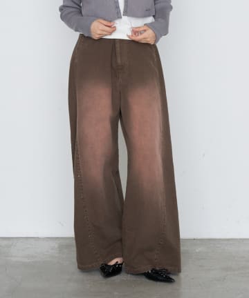 RAY CASSIN(レイカズン) スタッズ付ワイドデニム
