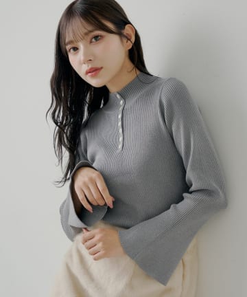 Chico(チコ) 【SALON by Chico】袖フレアランダムリブボタンニット