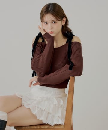 Chico(チコ) 肩リボンオフショルリブニット